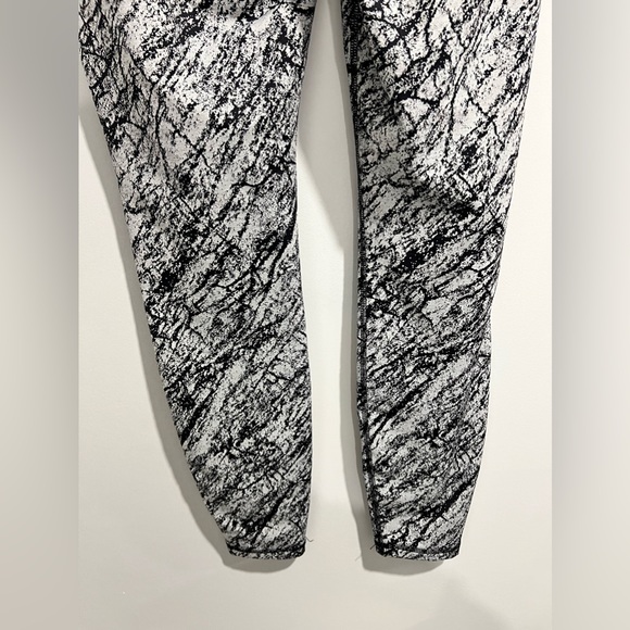 All in Motion Leggings Sz. M - Picture 9 of 9